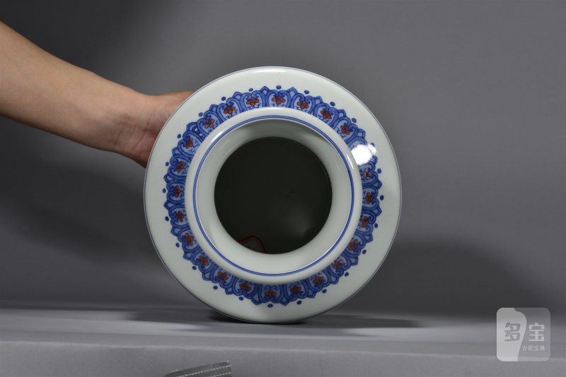 近现代 嵇锡贵青花斗彩牡丹纹马蹄尊 - 图8